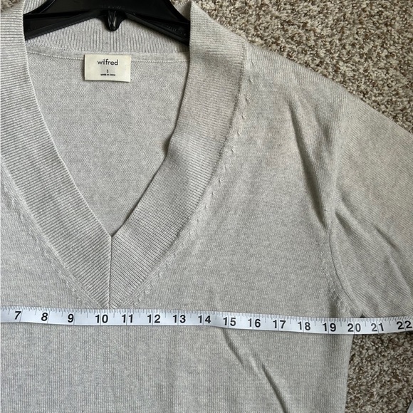Wilfred Aritizia Devry Grey V-Neck Sweater Oversized Merino Wool Comfy Small - Picture 7 of 7